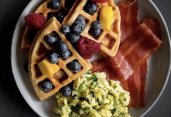 PROTEIN BERRY WAFFLES | Keto
