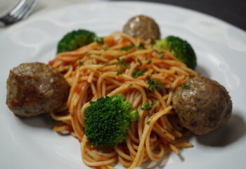 BEEF MEATBALLS WITH SPAGHETTI MARINARA