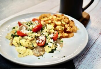 CHICKEN SAUSAGE AND SCRAMBLED EGGS