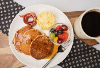 PEANUT BUTTER & CHOCOLATE PROTEIN PANCAKES